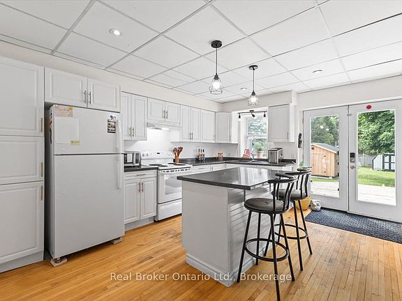 5th image of 115 Durham St W