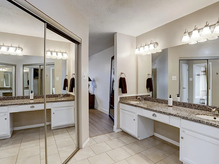 6819 Yardley Dr — Photo 11