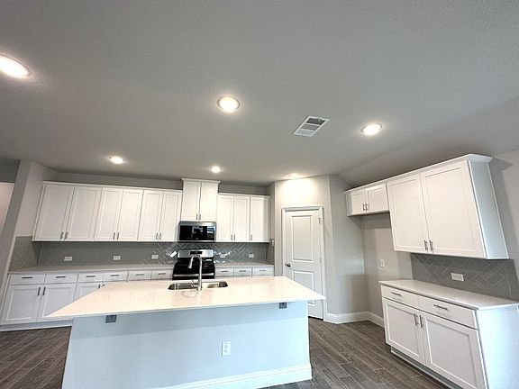 4th image of 2325 Lannister St