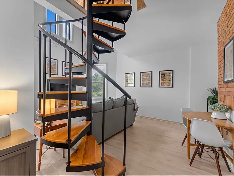 5615 Howe St #2 — Photo 8