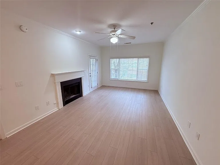 411 Spring Heights Ln SE #4 — Photo 9