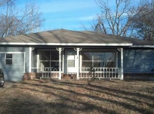 605 S Santa Fe St, Wolfe City, TX 75496
