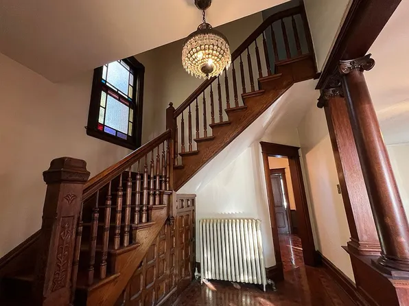 1919 Farnam St, Davenport, IA 52803