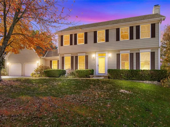 2409 SW Emerald Creek Pl, Blue Springs, MO 64015