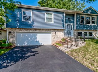 810 Niagara St, Carol Stream, IL 60188