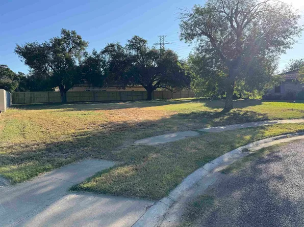 19 Encino Cir, Laredo, TX 78041