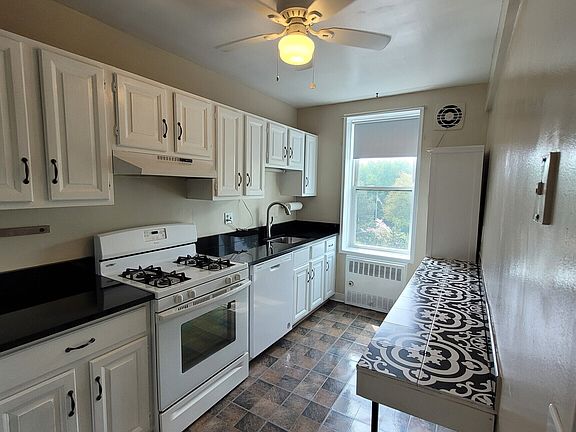4th image of 7 4th St APT 4A