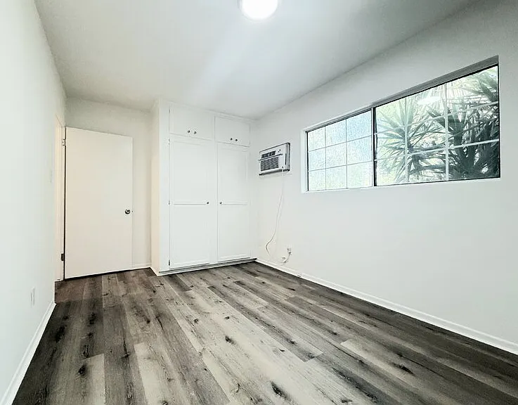 10565 Camarillo St — Photo 8