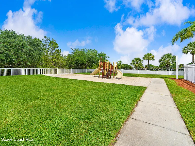 1652 La Maderia Dr SW — Photo 38