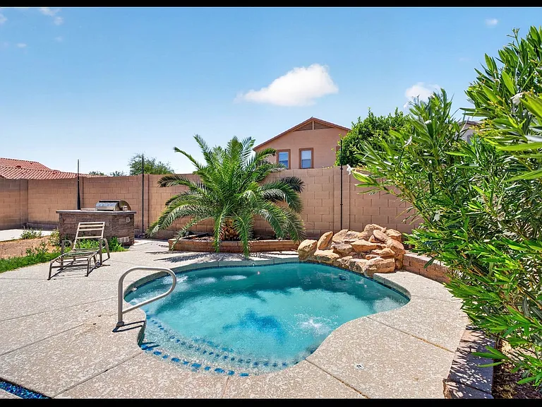 697 W Oak Tree Ln — Photo 10