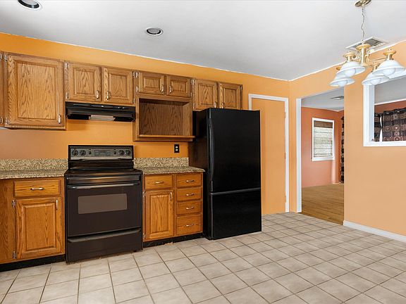 5th image of 75 Grant Dr