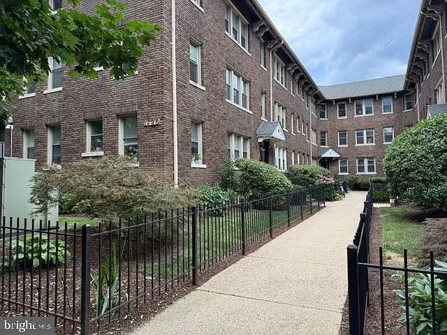 1725 Lanier Pl NW #24B — Photo 8