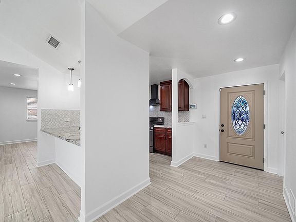 3rd image of 6719 Prairie Village Dr