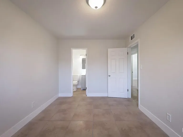 820 M St — Photo 5