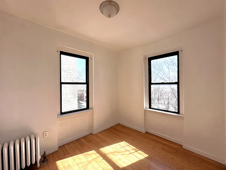 21-28 35th St #4F — Photo 8