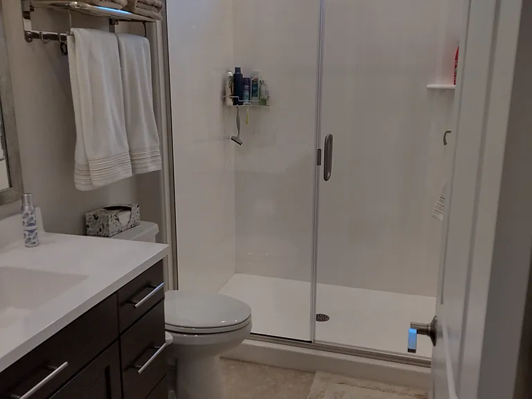 Large step-in shower