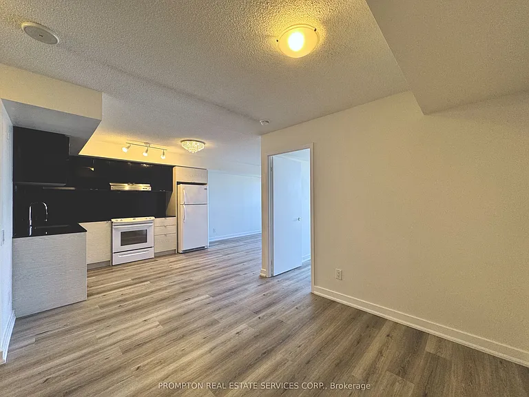 72 Esther Shiner Blvd #612 — Photo 7