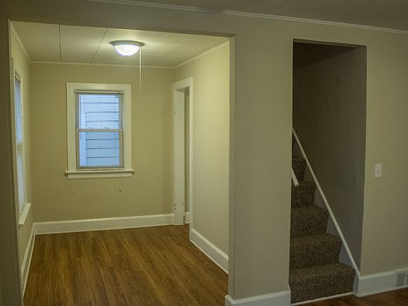 3rd image of 194 E 315th St