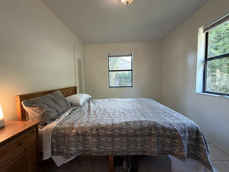 1424 NW 6th Pl — Photo 5