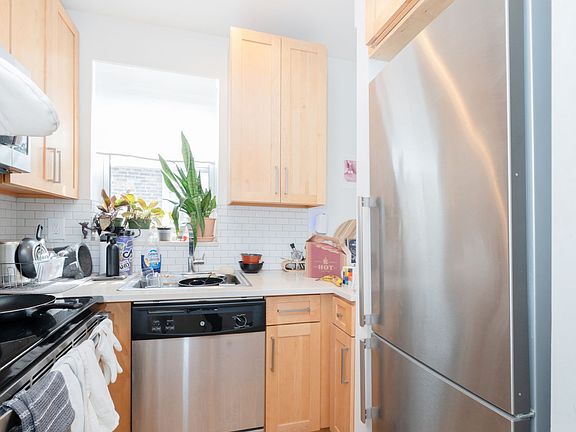 5th image of 3157 Broadway APT 19