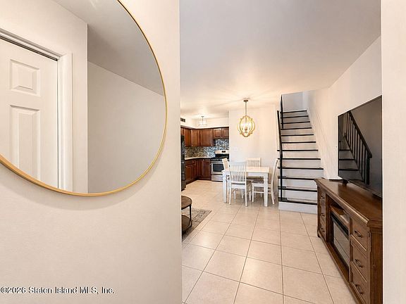 3rd image of 21 Wolkoff Ln