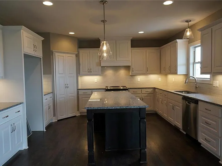 1820 SW Blackstone Pl — Photo 7