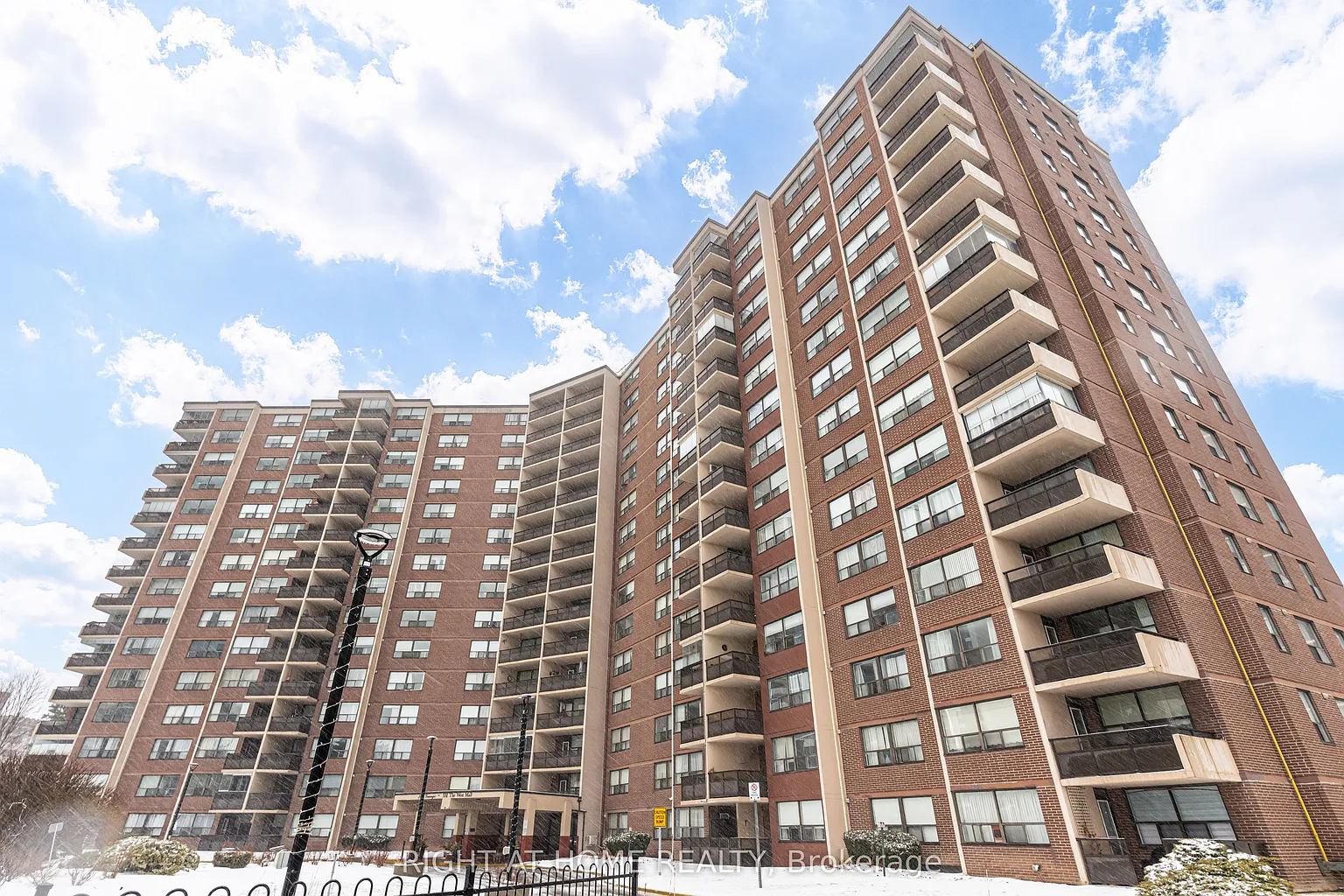 551 The West Mall #802 photo 1