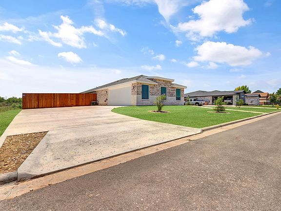 4th image of 1605 Club House Ln
