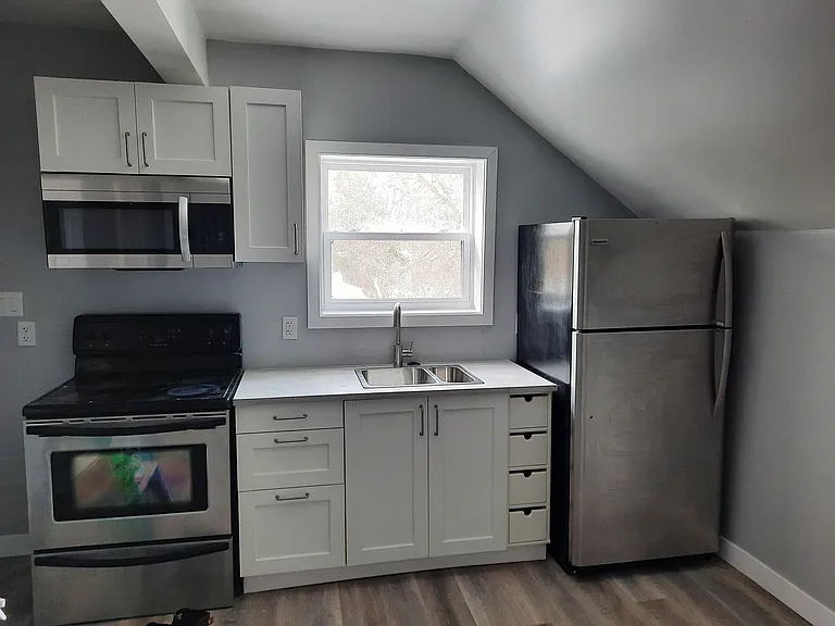 109 Albert St S #2 — Photo 13