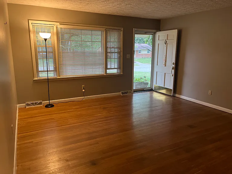 594 Halifax Dr — Photo 18