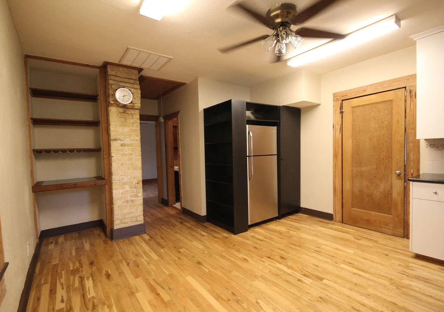 Large 2/1 House W/Office/Flex Area Off Each Bedrm W/Entrances To Deck, Patio — Photo 4