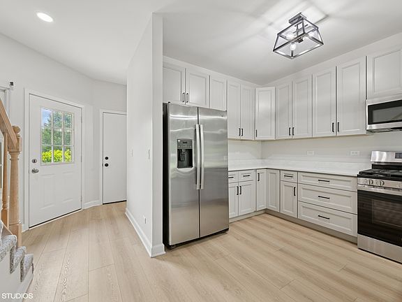5th image of 602 Woodhaven Dr