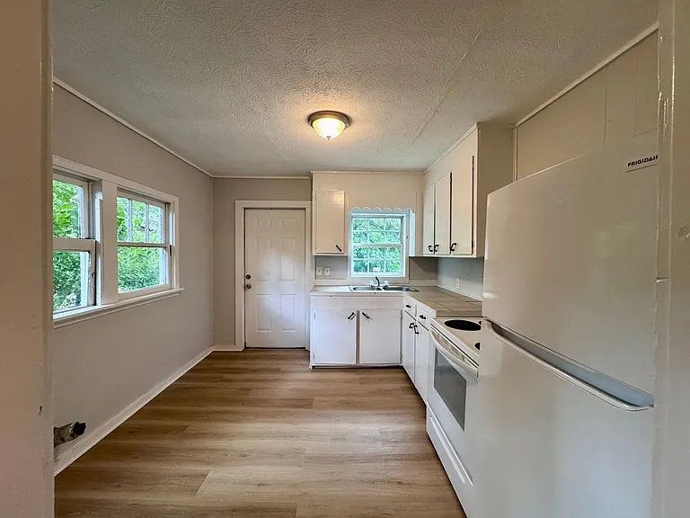 2415 A&b Maple Rd SE — Photo 6