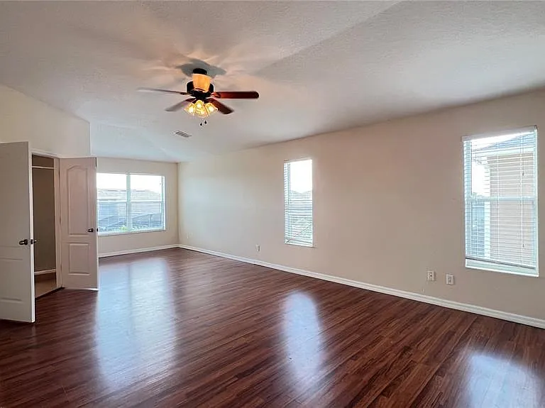 806 Lost Grove Cir — Photo 43