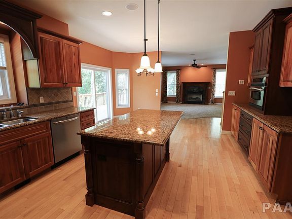 5th image of 625 S Breckenridge Dr