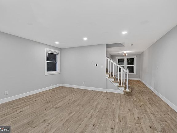 4th image of 3707 Dunlap St