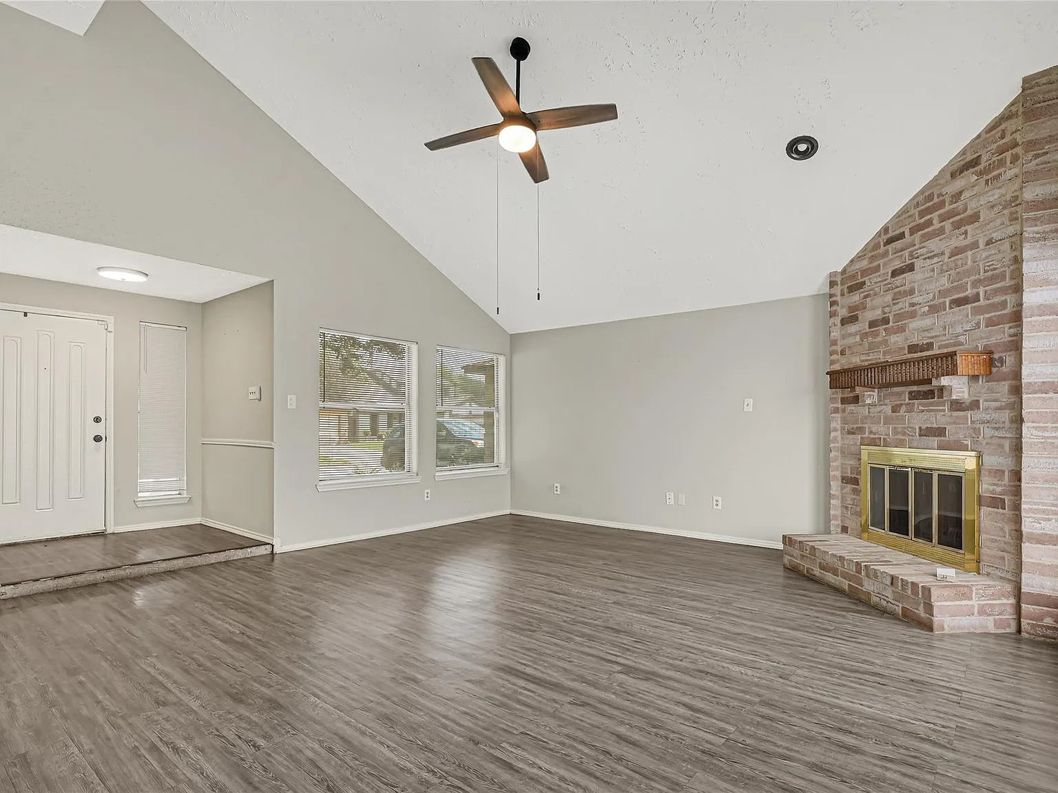 3 bed, 2.0 bath, 1528 sqft, $2,100 — Photo 3