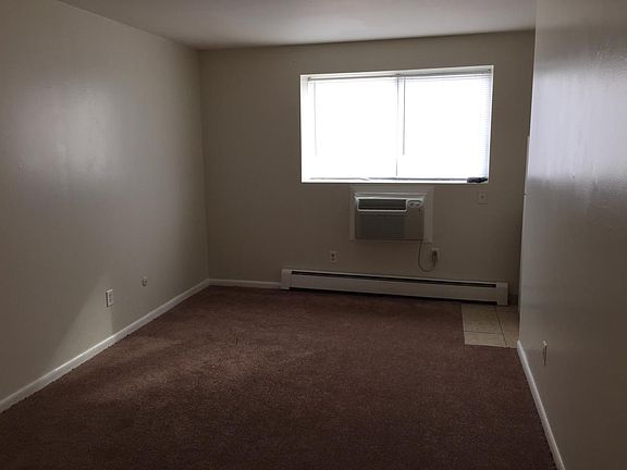 4th image of 1855 Burnet Ave
