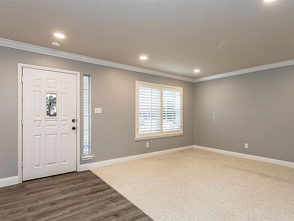 3rd image of 5804 Meadows Way