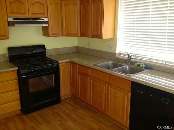 3rd image of 1589 W Fullerton Dr