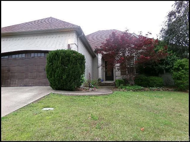 21 Commentry Dr — Photo 2