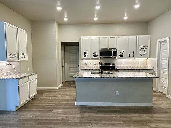2nd image of 3618 Valencia Ave