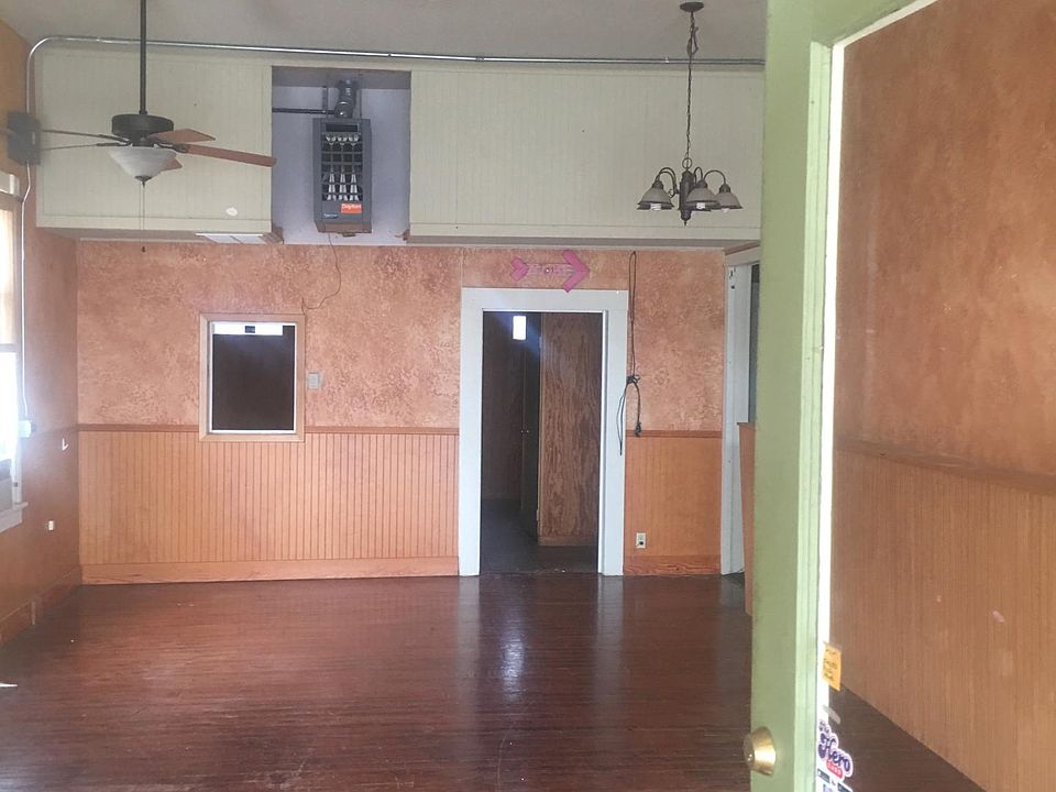 2nd image of 613 W Main St