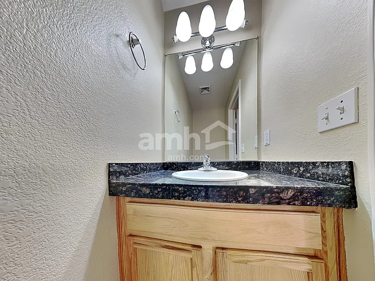 2464 E Westchester Dr — Photo 6