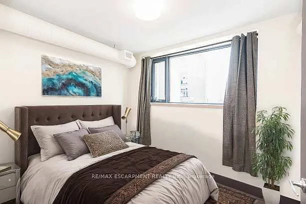 121 King St E #501 — Photo 13