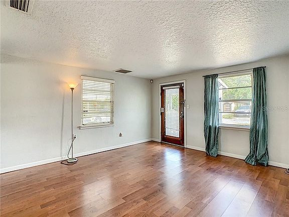 5th image of 406 San Marcos Ave