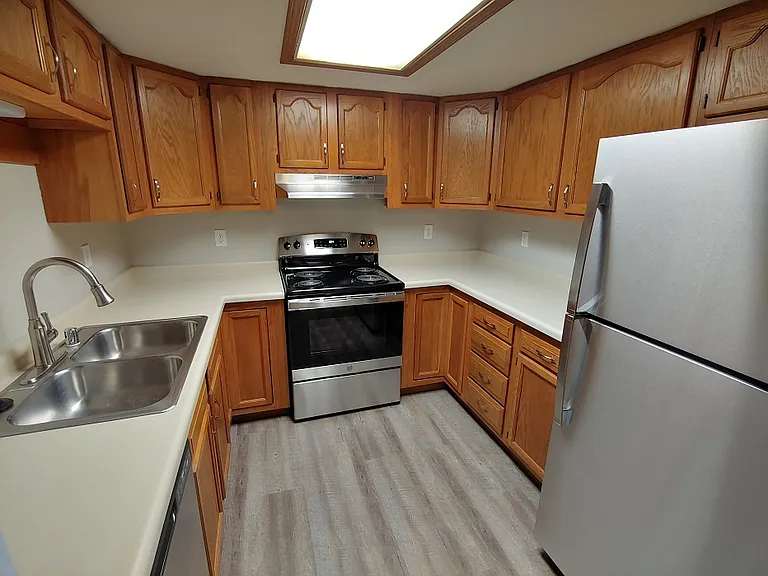 2BR/2BA/2 car attached garage — Photo 10
