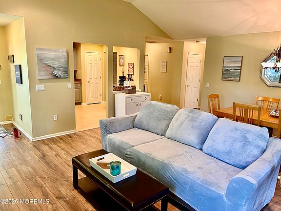 4th image of 2752 Meadow Lake Drive