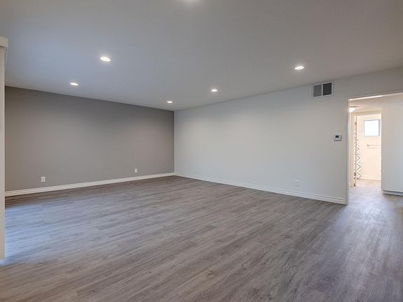 5th image of 10741 Moorpark St APT 28