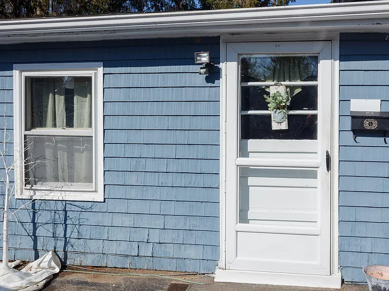 21 Hannum St #1/2 — Photo 11